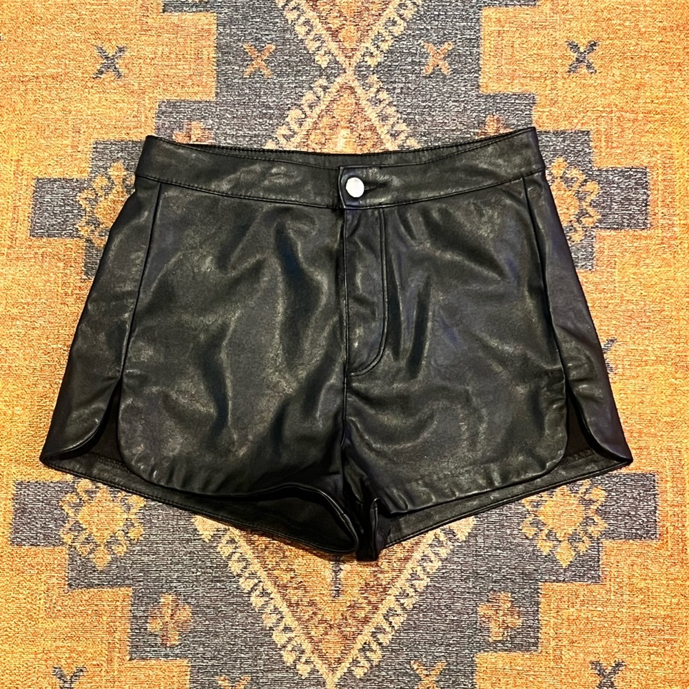 Divided Black High Waist Shorts Sleek Design